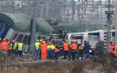 Treno deraglia nel milanese: quattro vittime, un centinaio di feriti