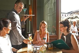 Nasce il nuovo Ccnl per i dipendenti dei settori dei pubblici esercizi, la ristorazione collettiva e commerciale e turismo