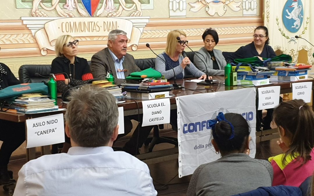 L’iniziativa di Confcommercio Golfo Dianese  “Concorso Vota l’Albero di Natale” tutte le scolaresche premiate