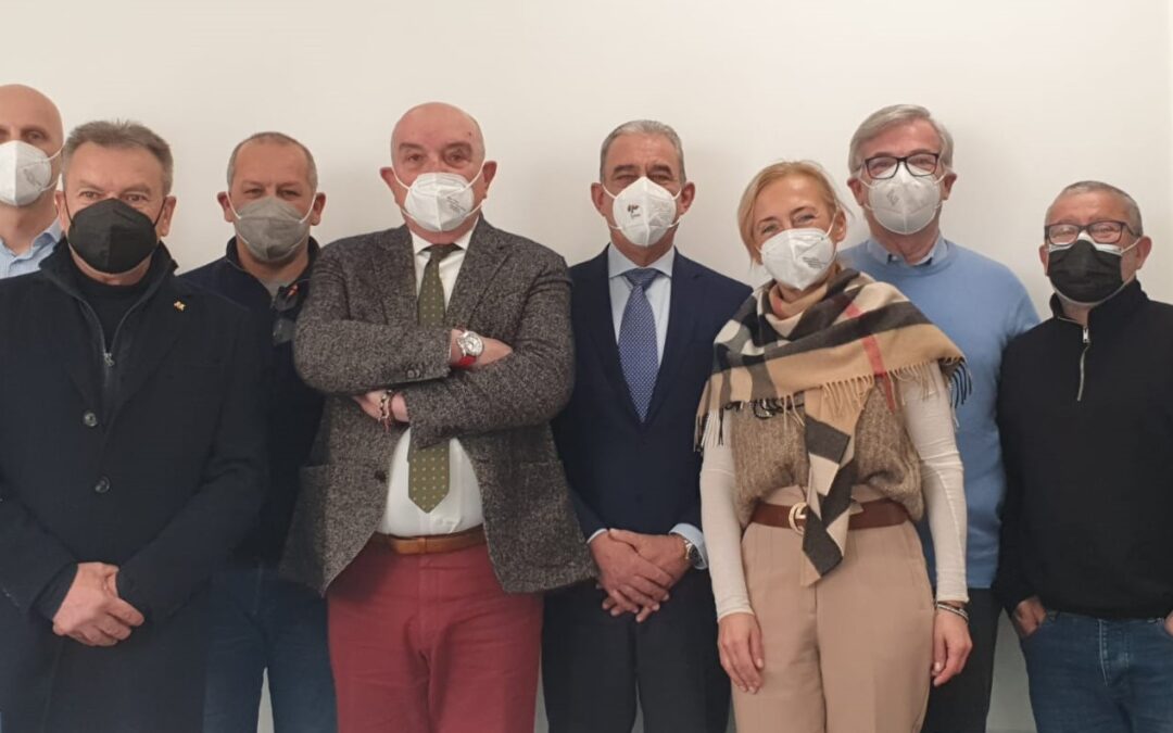 Diano Marina, Federalberghi consegna targhe di ringraziamento agli ex comandanti di Carabinieri e Polizia municipale